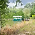 Idyllic Lakeside *