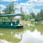 Idyllic Lakeside Bateau-hôtel *
