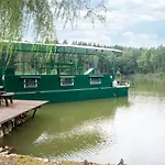 Bateau-hôtel Idyllic Lakeside *