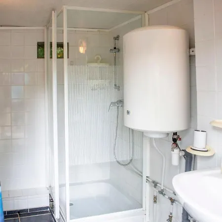 Botel Idyllic Lakeside *