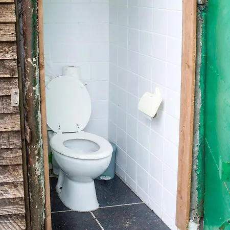 Idyllic Lakeside Botel *