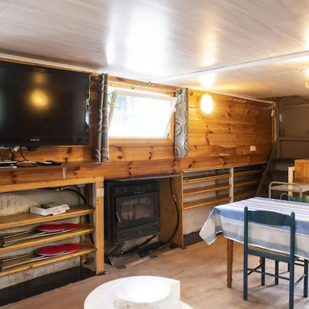 Botel Comfy Houseboat In Next To The Forest Florennes