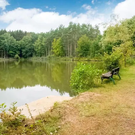 Idyllic Lakeside Botel *