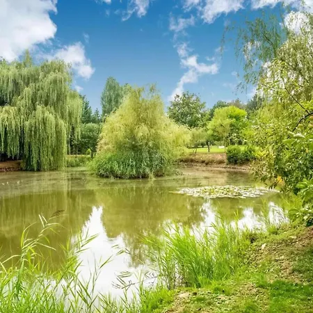 Idyllic Lakeside Bateau-hôtel *